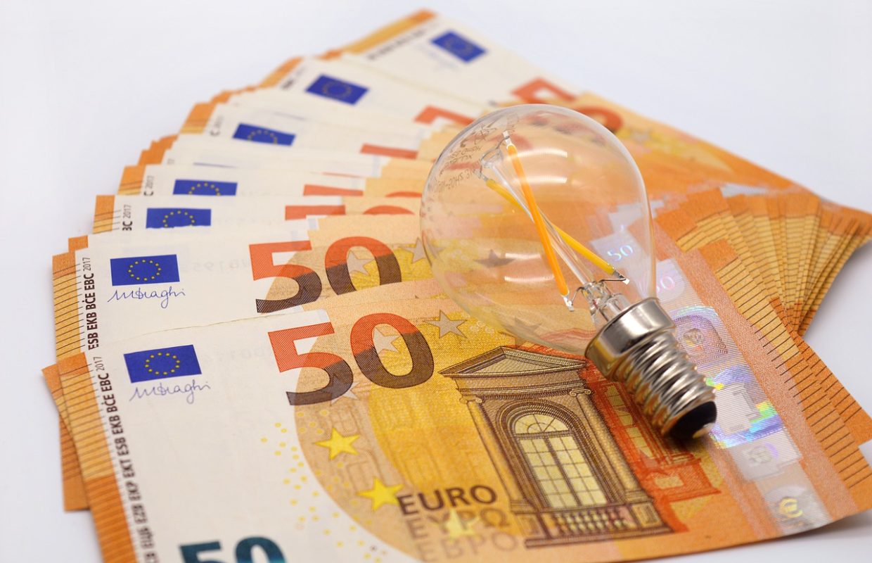 Quanto costa la luce al kilowatt-Approfondimenti--HOOLED Quanto costa la luce al kilowatt-Approfondimenti--HOOLED