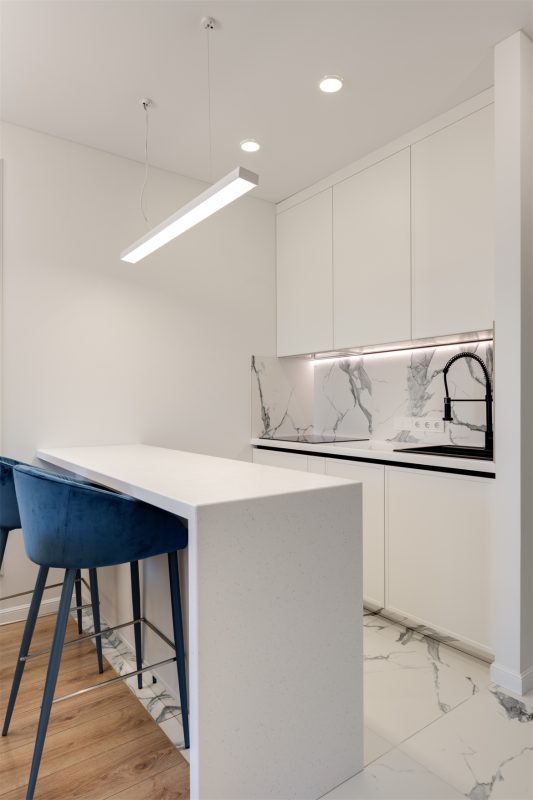 Qual è la scelta migliore tra le strisce LED soffitto e le lampada lineare LED?-Guida-Guida all'illuminazione a strisce-HOOLED Qual è la scelta migliore tra le strisce LED soffitto e le lampada lineare LED?-Approfondimenti-Guida all'illuminazione a strisce-HOOLED