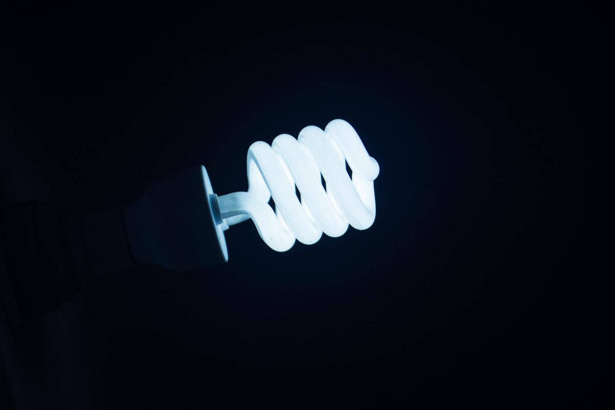 Perché la lampadina LED è ancora leggermente accesa dopo lo spegnimento?-Guida--HOOLED