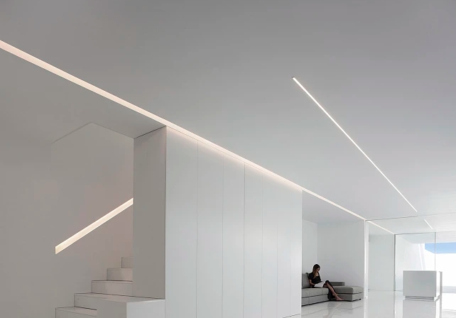 Las tiras de iluminación LED adhesivas combinan perfectamente con el diseño  de interiores. HOOLED